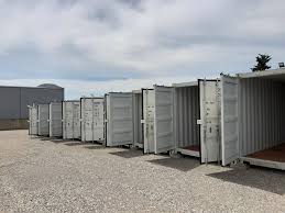 Comment la location de box pour stockage peut-elle aider lors de voyages à l’étranger ?
